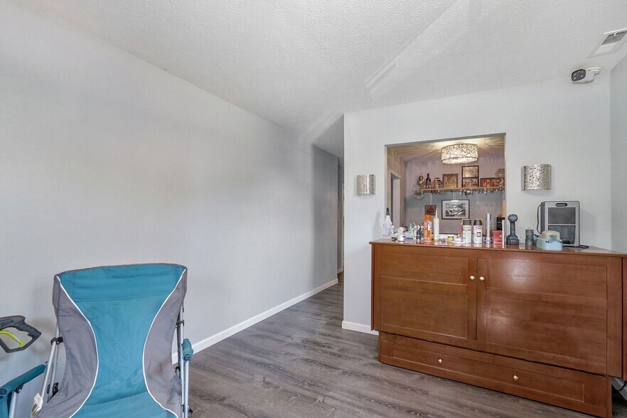 More Photos Of 306 S Washington Ave, Walnut Grove General Retail For Sale