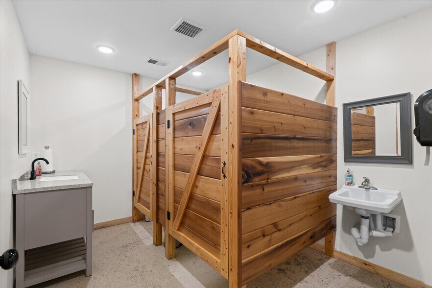 More Photos Of 2948 Holly Creek Cool Sprgs Rd, Chatsworth Specialty For Sale