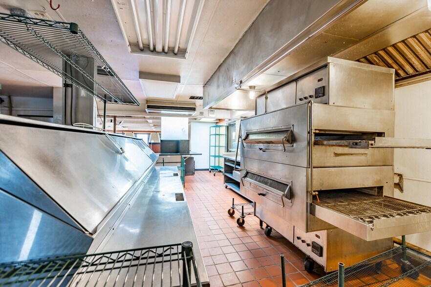 More Photos Of 7520 N Wayne Rd, Westland Restaurant For Sale