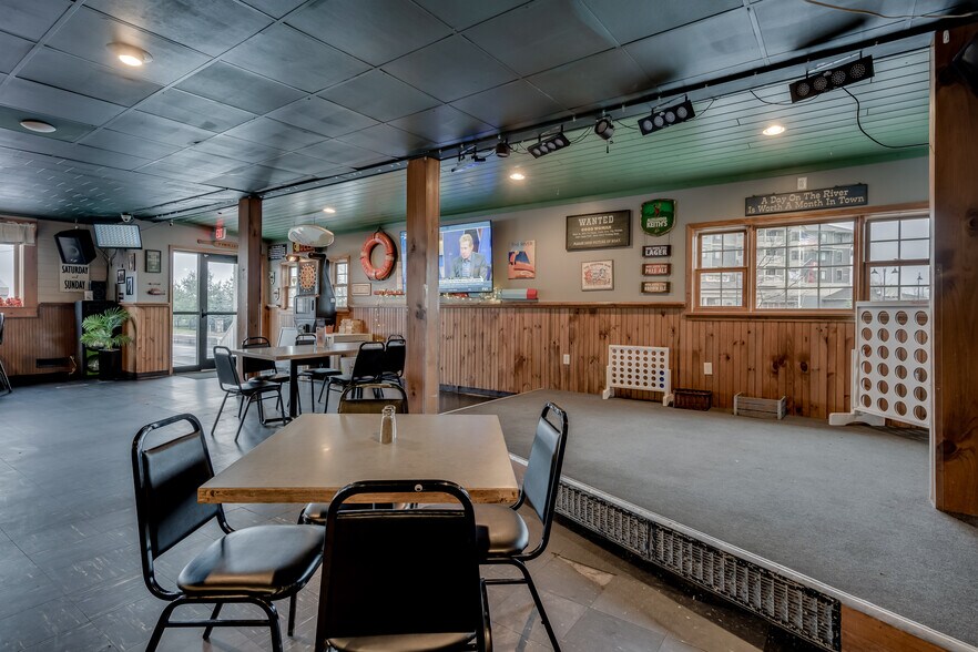 More Photos Of 226 Webb St, Clayton Bar For Sale