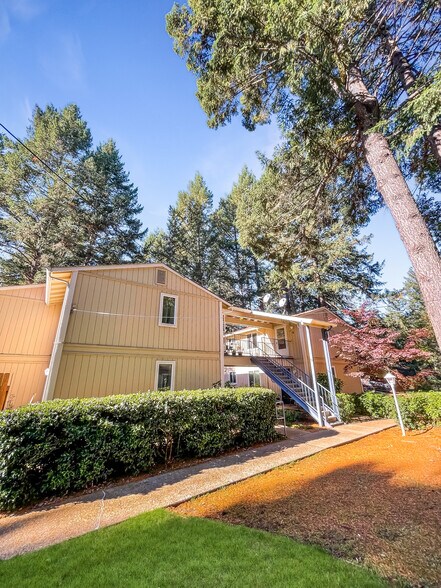 More Photos Of 510 Schumacher, Cave Junction Apartments For Sale