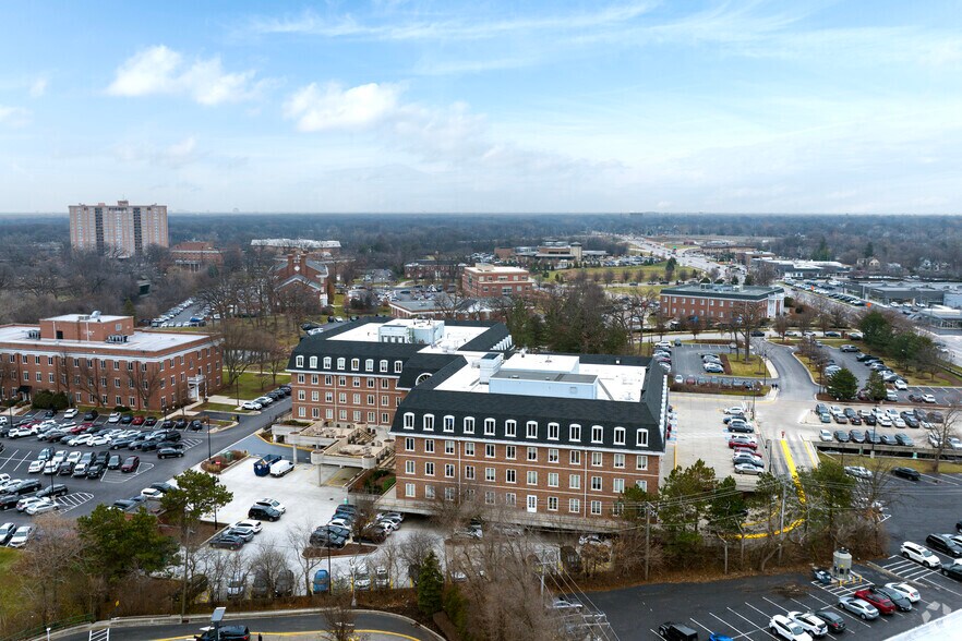 More Photos Of 908 N Elm St, Hinsdale Medical For Lease