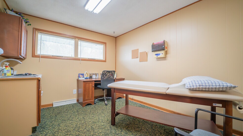 More Photos Of 705 N Main St, Kouts Office For Sale