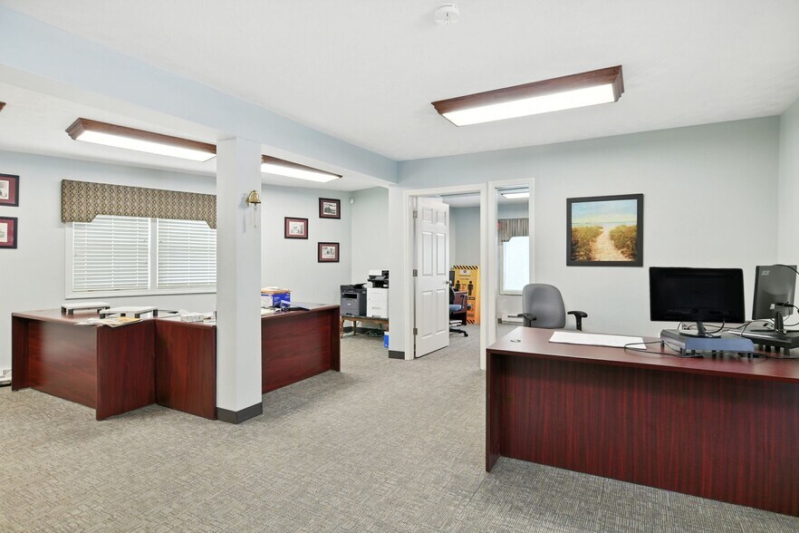 More Photos Of 485 Main St, Springfield Storefront Retail Residential For Sale