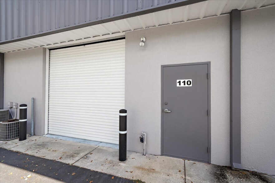 More Photos Of 1891 Porter Lake Dr, Sarasota Light Manufacturing For Sale