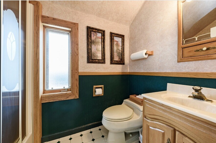 More Photos Of 126 S Northwest Hwy, Barrington Office For Sale