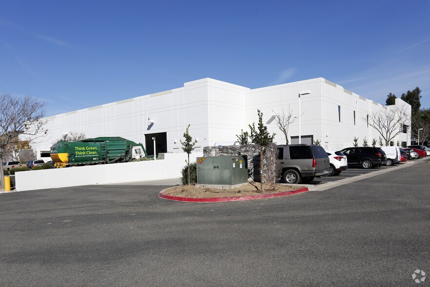 More Photos Of 130 W Cochran St, Simi Valley Distribution For Lease