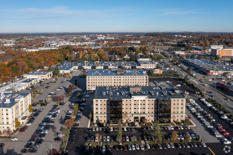 More Photos Of 400 W Cummings Park, Woburn Office For Lease