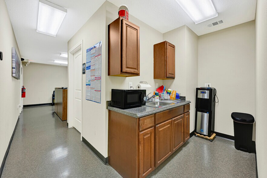 More Photos Of 1106 Witter St, Pasadena Industrial For Sale