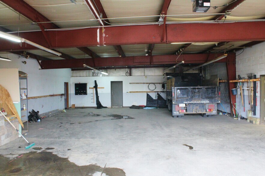 More Photos Of 2817 Massachusetts Ave, Indianapolis Service For Lease