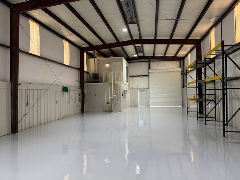 More Photos Of 5738 Hogue St, Houston Industrial For Lease