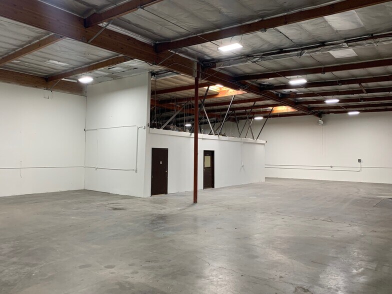 More Photos Of 15610-15630 S Figueroa St, Gardena Warehouse For Lease