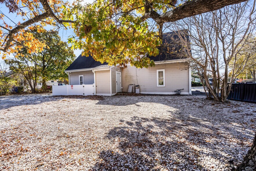 More Photos Of 2597 Hooper Ave, Brick Office For Sale