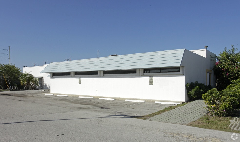 More Photos Of 3601 NW 10th Ave, Oakland Park Warehouse For Lease
