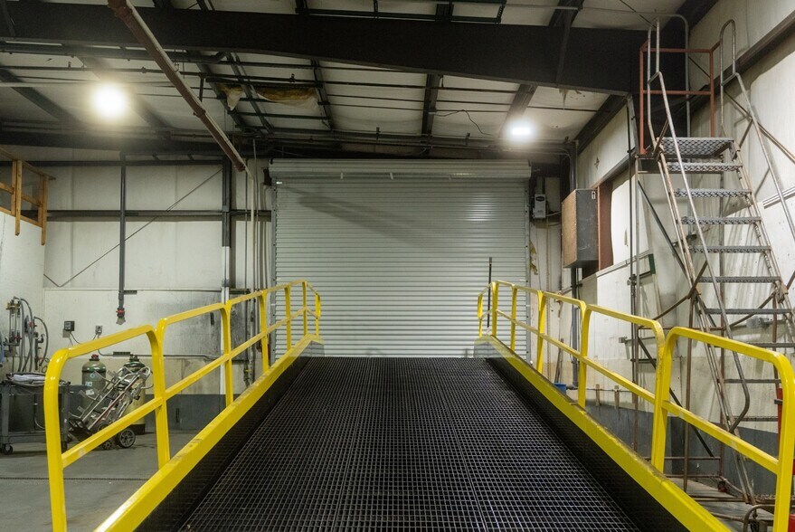 More Photos Of 207 Park Ct, Ridgeland Warehouse For Lease