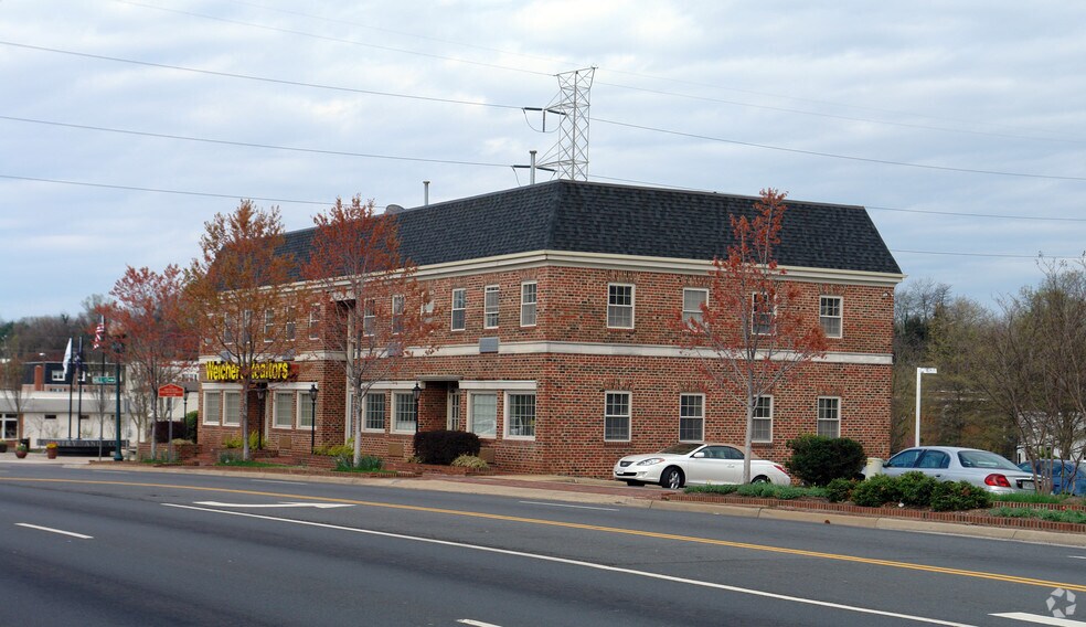 Primary Photo Of 156 Maple Ave E, Vienna Office For Lease