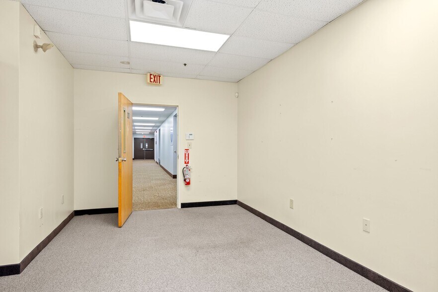 More Photos Of 1637 Mineral Spring Ave, North Providence Medical For Lease