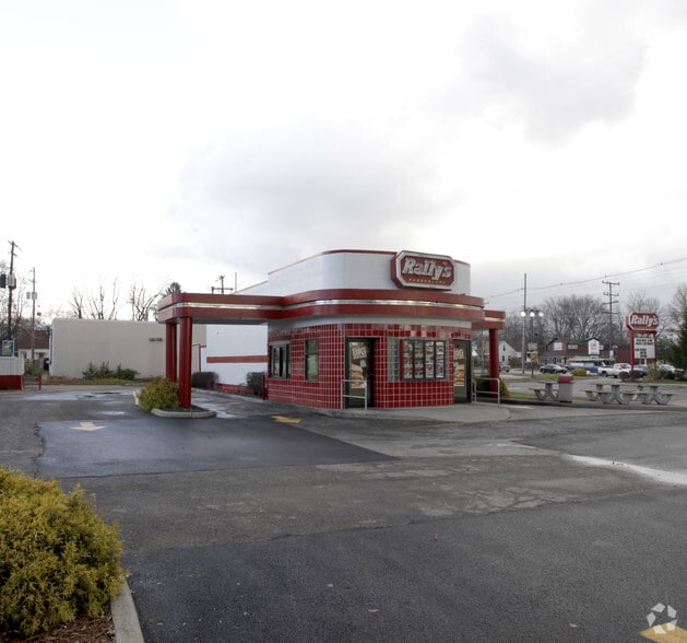 Primary Photo Of 3260 E Broad St, Columbus Fast Food For Lease