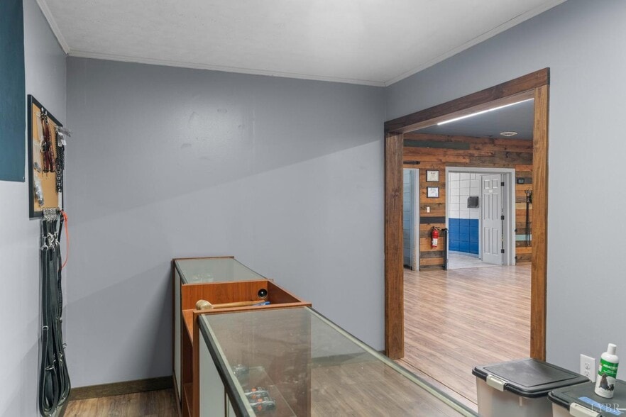 More Photos Of 273 Riverbend Rd, Altavista Showroom For Sale