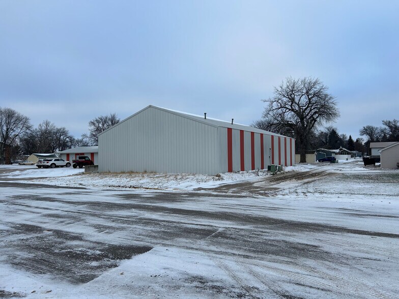 More Photos Of 21 8th Ave SW, Watertown Warehouse For Sale