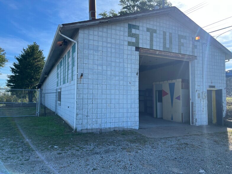More Photos Of 1610 Greensburg Pike, North Versailles Warehouse For Lease
