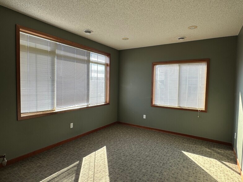 More Photos Of 7945 Stone Creek Dr, Chanhassen Medical For Lease