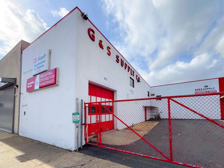 More Photos Of 251 Hudson St, Hackensack Warehouse For Lease