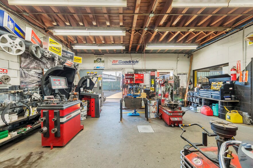 More Photos Of 6092 Kingsway, Burnaby Auto Repair For Sale
