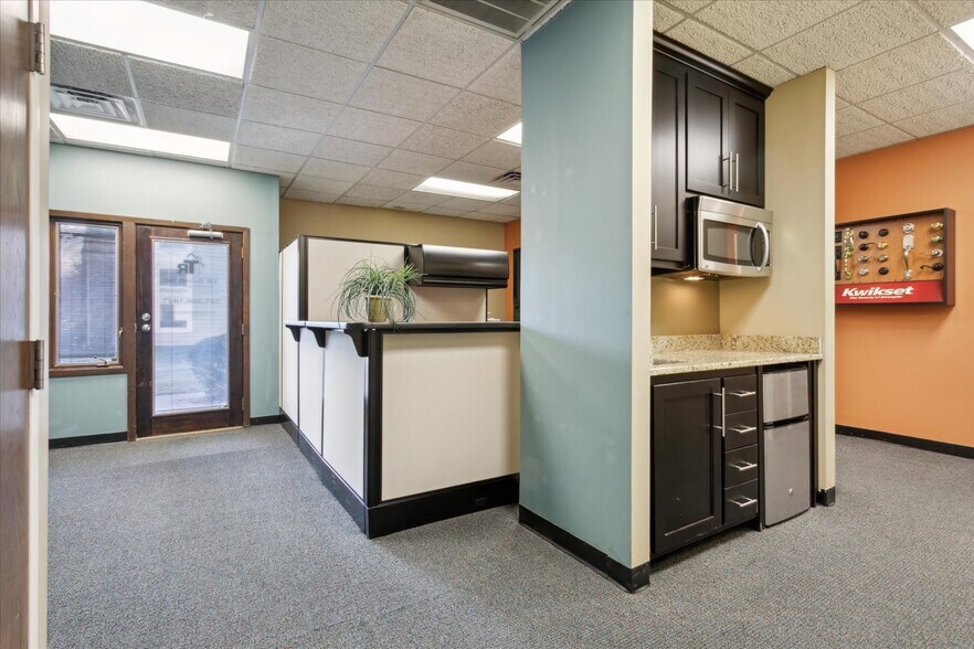 More Photos Of 732 Thimble Shoals Blvd, Newport News Office For Sale
