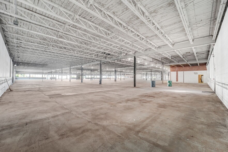 More Photos Of 75-77 Tycos Dr, Toronto Research And Development For Sale