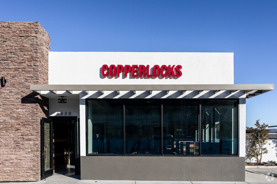 More Photos Of 4330 Green River Rd, Corona Fast Food For Lease