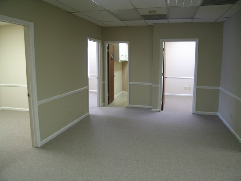 More Photos Of 300 W Broome St, Lagrange Office For Sale