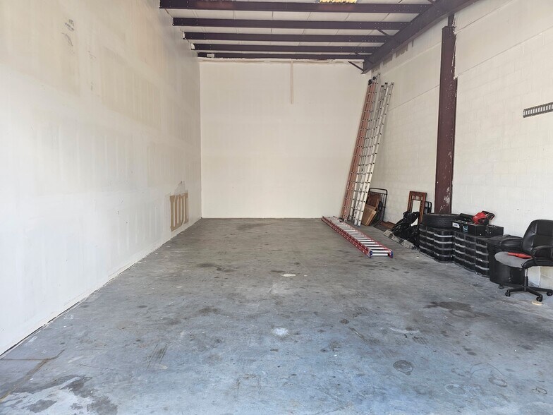 More Photos Of 6701-6773 55th St N, Pinellas Park Warehouse For Sale