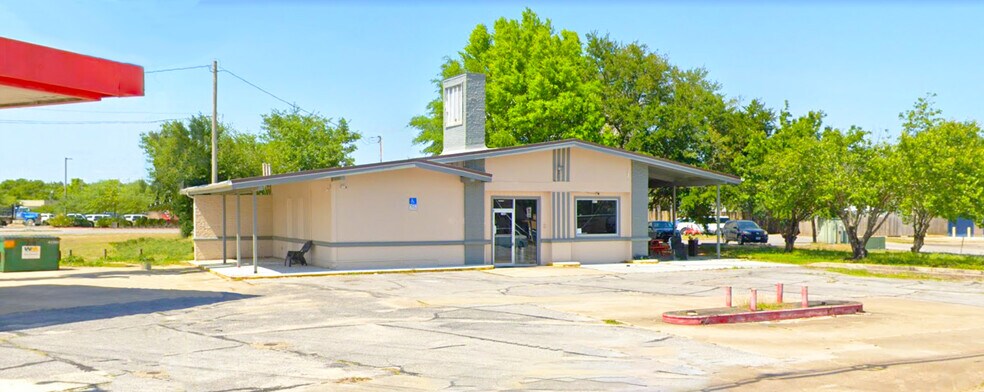 Primary Photo Of 700 Eglin Pky NE, Fort Walton Beach Freestanding For Lease