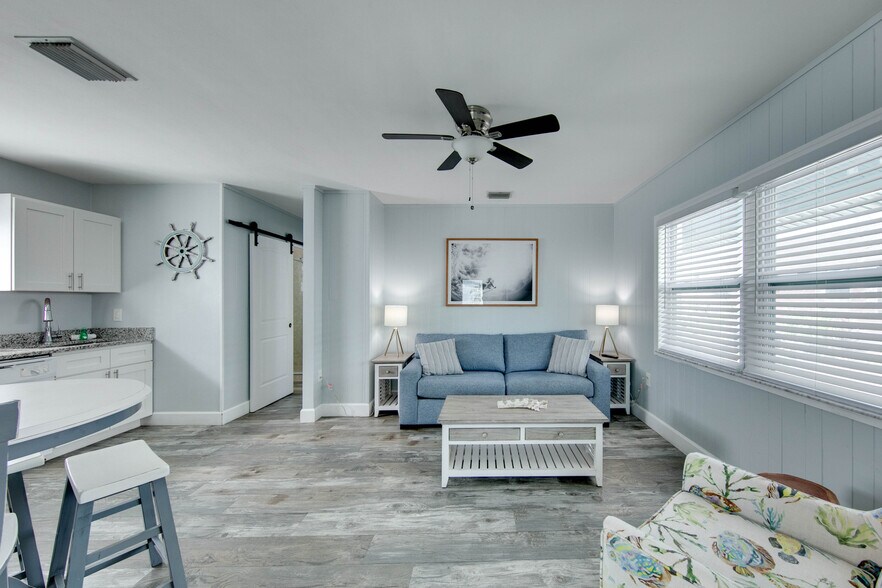 More Photos Of 12321 Gulf Blvd, Treasure Island Hospitality For Sale