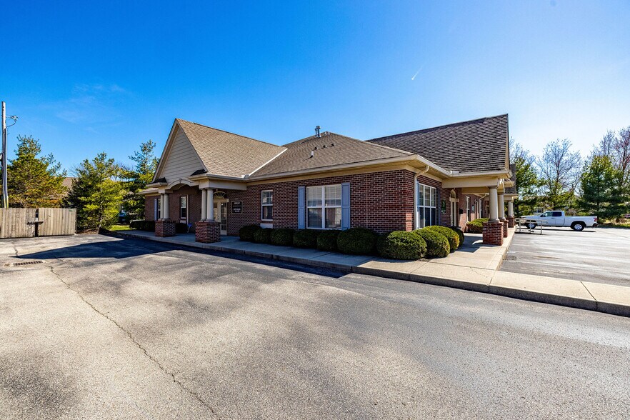 More Photos Of 8833 Chapel Square Dr, Cincinnati Medical For Sale