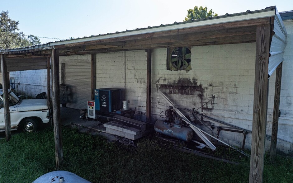 More Photos Of 13508 US HWY 90, Live Oak Industrial For Sale