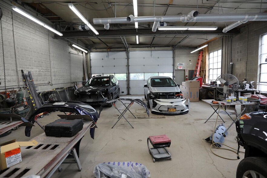 More Photos Of 5013 New York 52, Jeffersonville Auto Repair For Sale