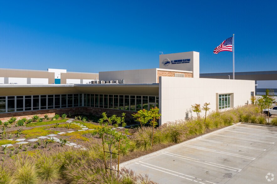 More Photos Of 4278 N Harbor Blvd, Fullerton Warehouse For Lease