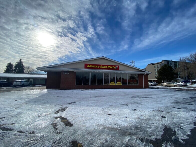 More Photos Of 5690 W Alameda Ave, Lakewood Freestanding For Lease