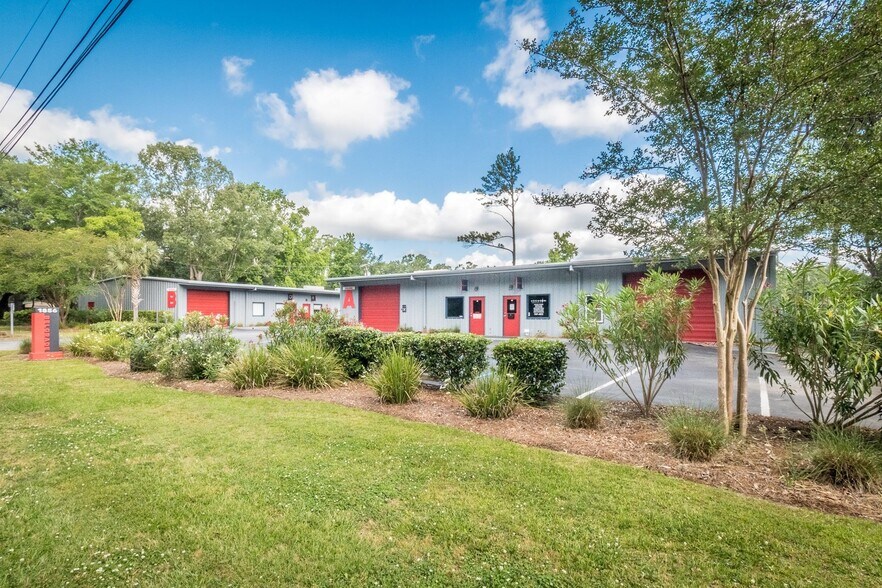 More Photos Of 1856 Belgrade Ave, Charleston Flex For Lease
