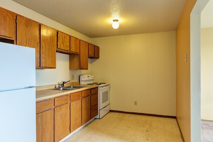 More Photos Of 2910-3002 17th Ave W, Williston Apartments For Sale