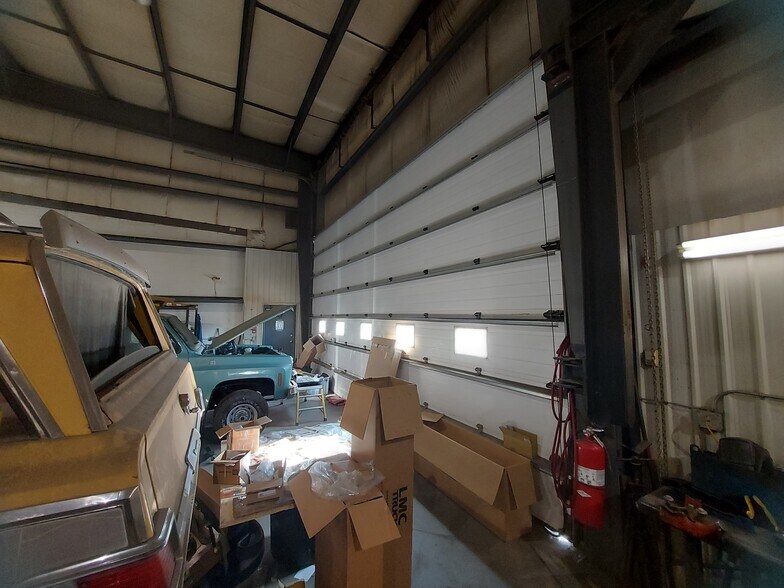 More Photos Of 27123 Hwy 597, Lacombe County Warehouse For Lease