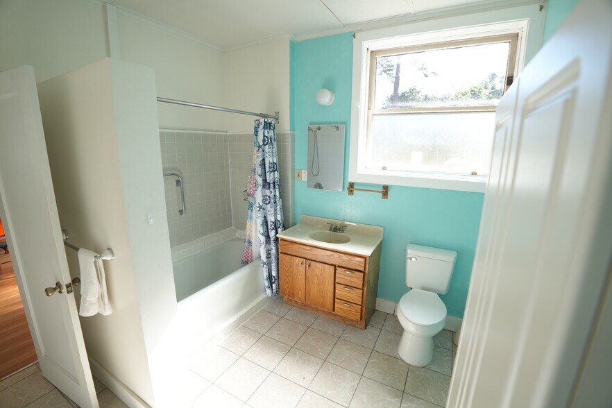 More Photos Of 496 6th St, Montara Office Residential For Sale