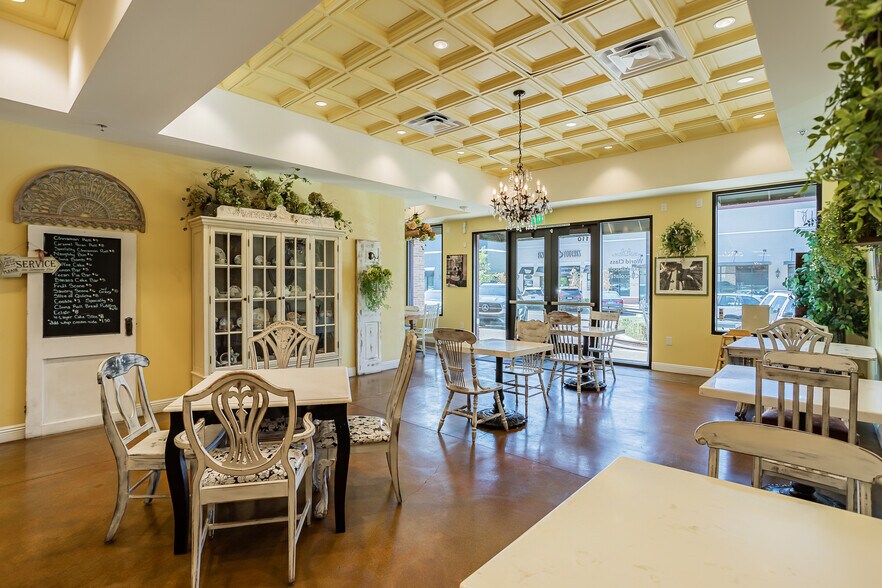 More Photos Of 670 S Green Valley Pky, Henderson Storefront Retail Office For Sale