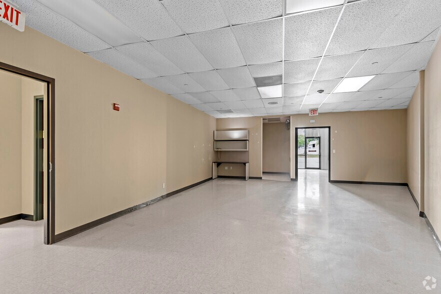 More Photos Of 1600 Central Dr, Bedford Medical For Lease