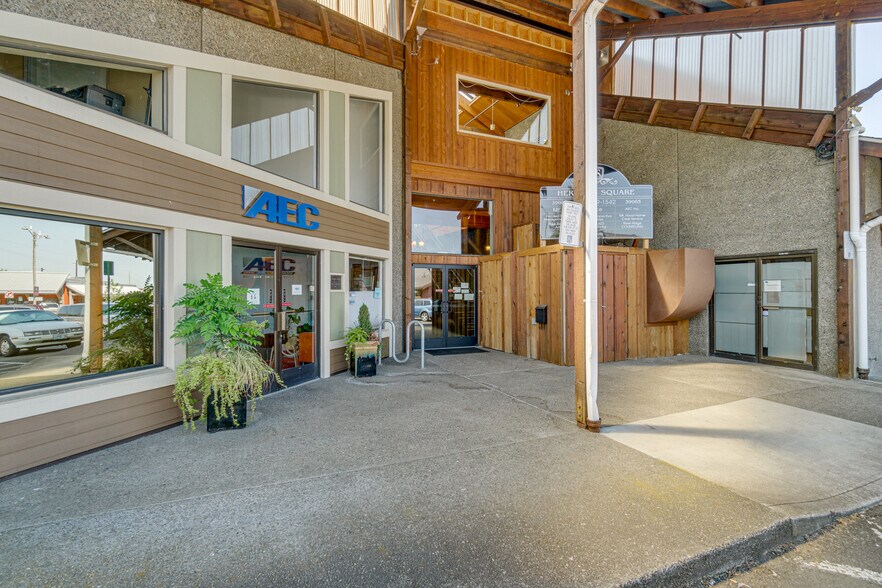 More Photos Of 39065-39085 Pioneer Blvd, Sandy Office For Lease