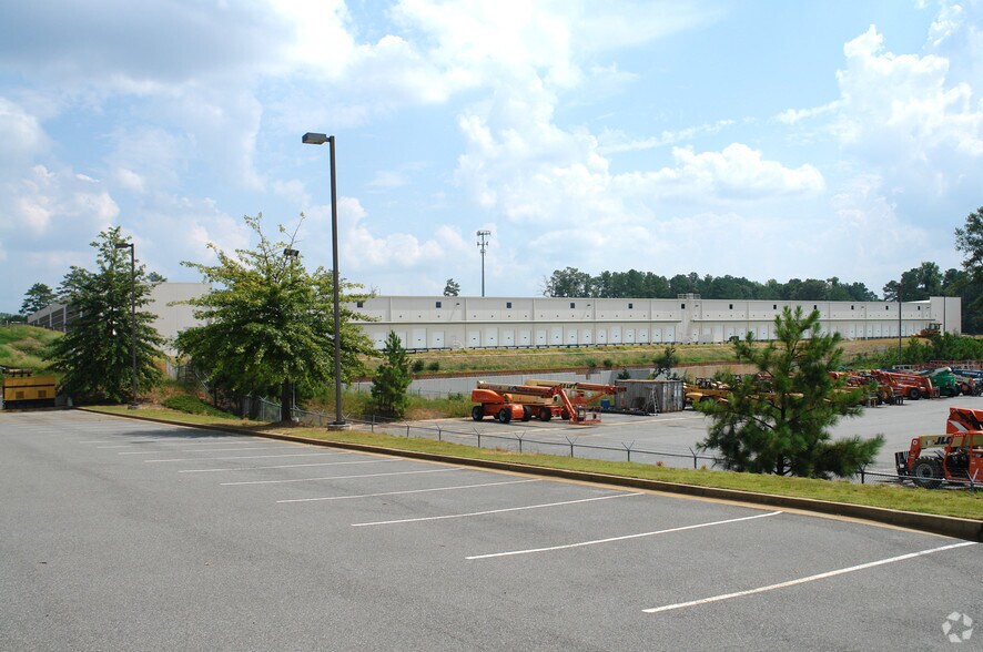 More Photos Of 4190 Jiles Rd, Kennesaw Distribution For Lease