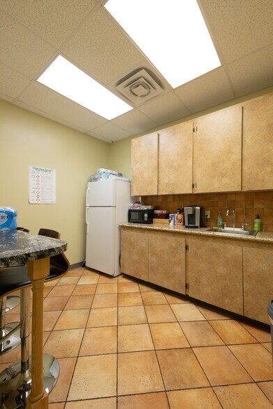 More Photos Of 10009 S Highway 6 Rd, Sugar Land Freestanding For Sale