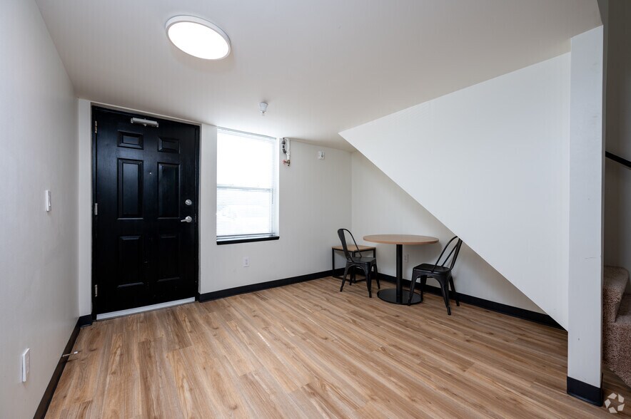 More Photos Of 221 E State St, West Lafayette Apartments For Lease